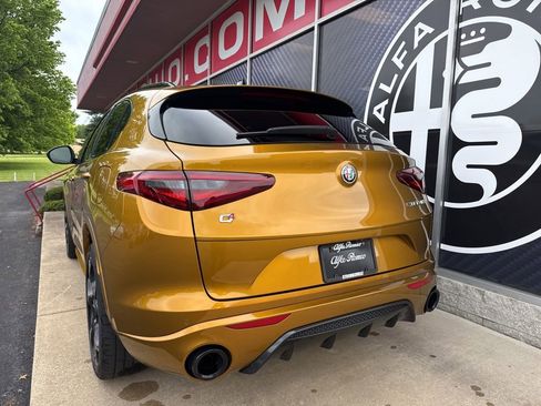 Used 2023 Alfa Romeo Stelvio Veloce AWD/4WD image 12