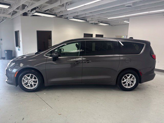 Used 2023 Chrysler Voyager LX FWD image 5