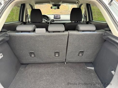 Used 2020 Toyota Yaris LE image 19