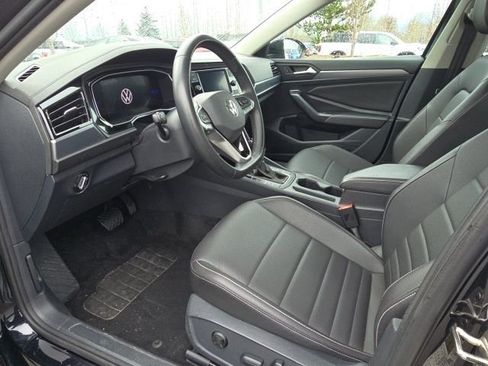 Used 2024 Volkswagen Jetta SE image 17