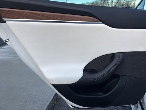 Used 2021 Tesla Model S Plaid image 19