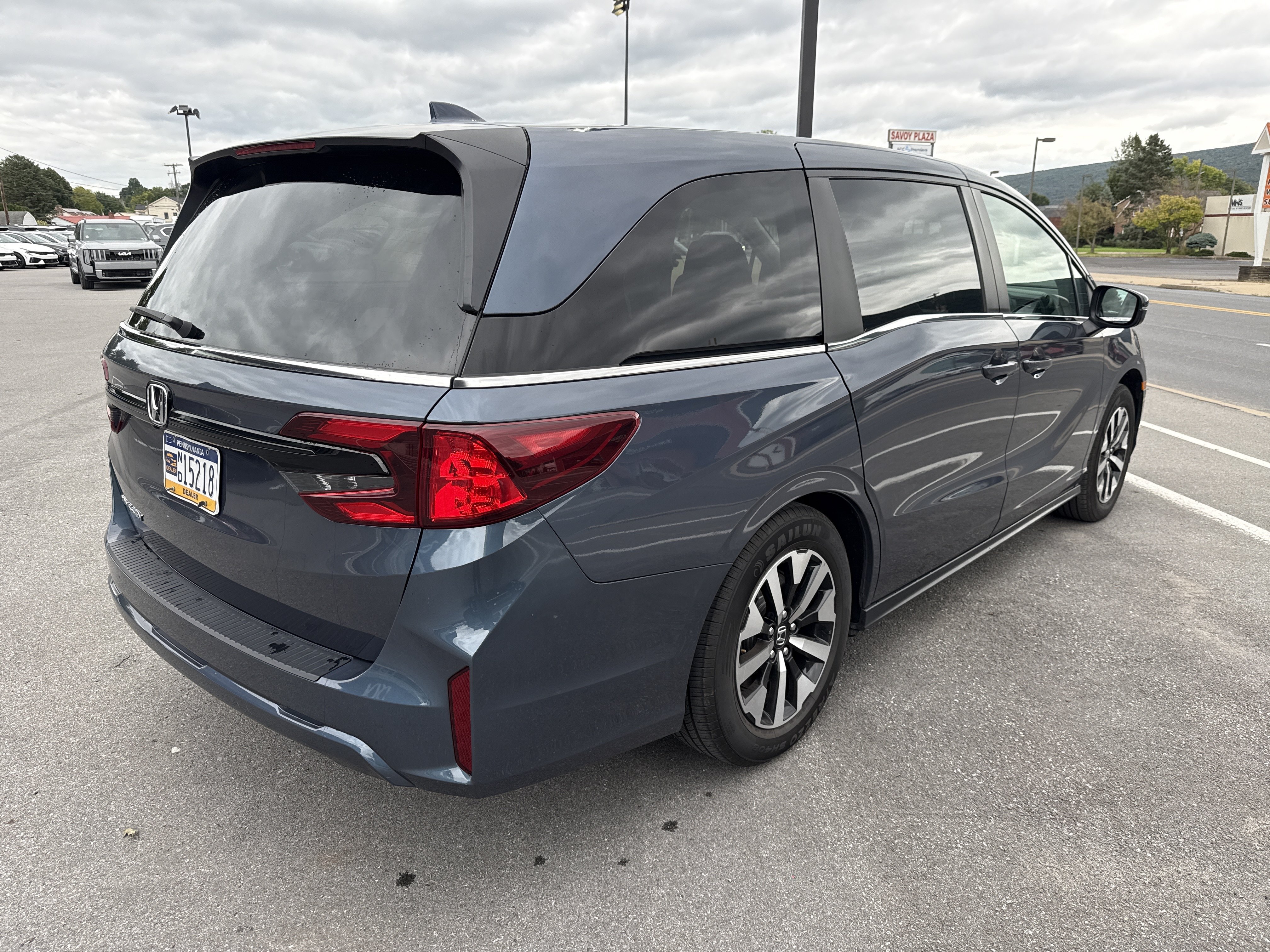 Used 2025 Honda Odyssey EX-L image 3