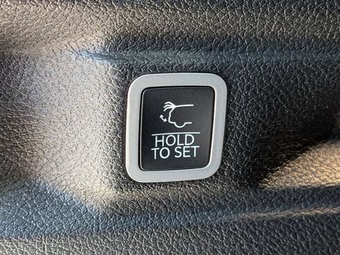 Used 2023 Jeep Grand Cherokee L Limited w/ Luxury Tech Group II AWD/4WD image 32