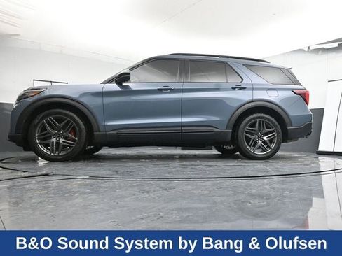 Used 2025 Ford Explorer ST image 31