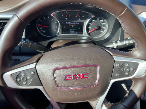 Used 2023 GMC Acadia SLT AWD/4WD image 13