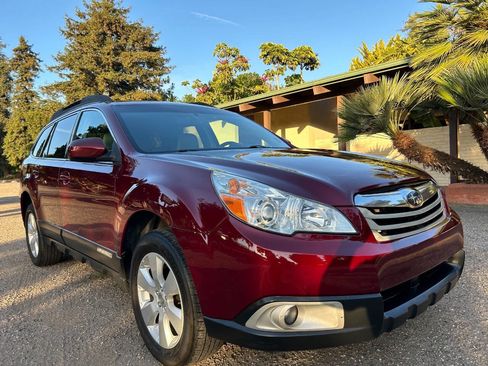 Used 2011 Subaru Outback 2.5i Premium image 8
