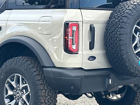 New 2025 Ford Bronco Badlands image 7