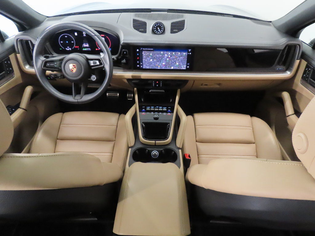 Used 2025 Porsche Cayenne S AWD/4WD image 16