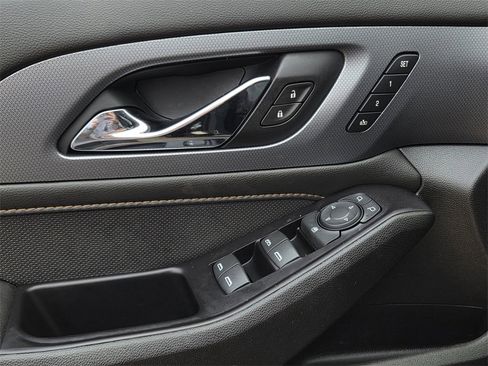 Used 2020 Chevrolet Traverse Premier image 17