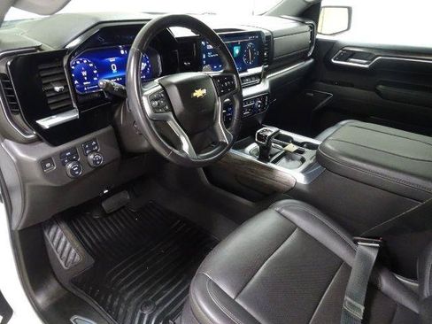 Used 2023 Chevrolet Silverado 1500 LTZ AWD/4WD image 19