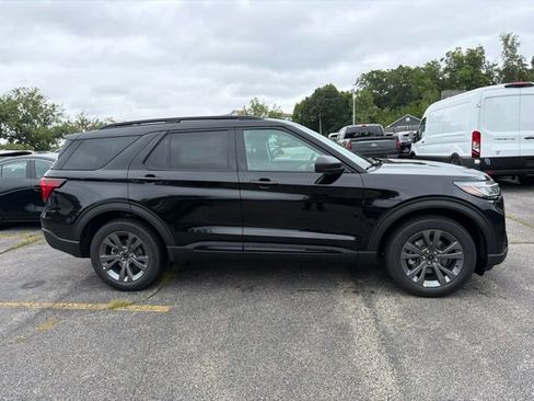 New 2026 Ford Explorer Active w/ Active Comfort Package AWD/4WD image 2