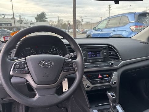 Used 2018 Hyundai Elantra SE image 8