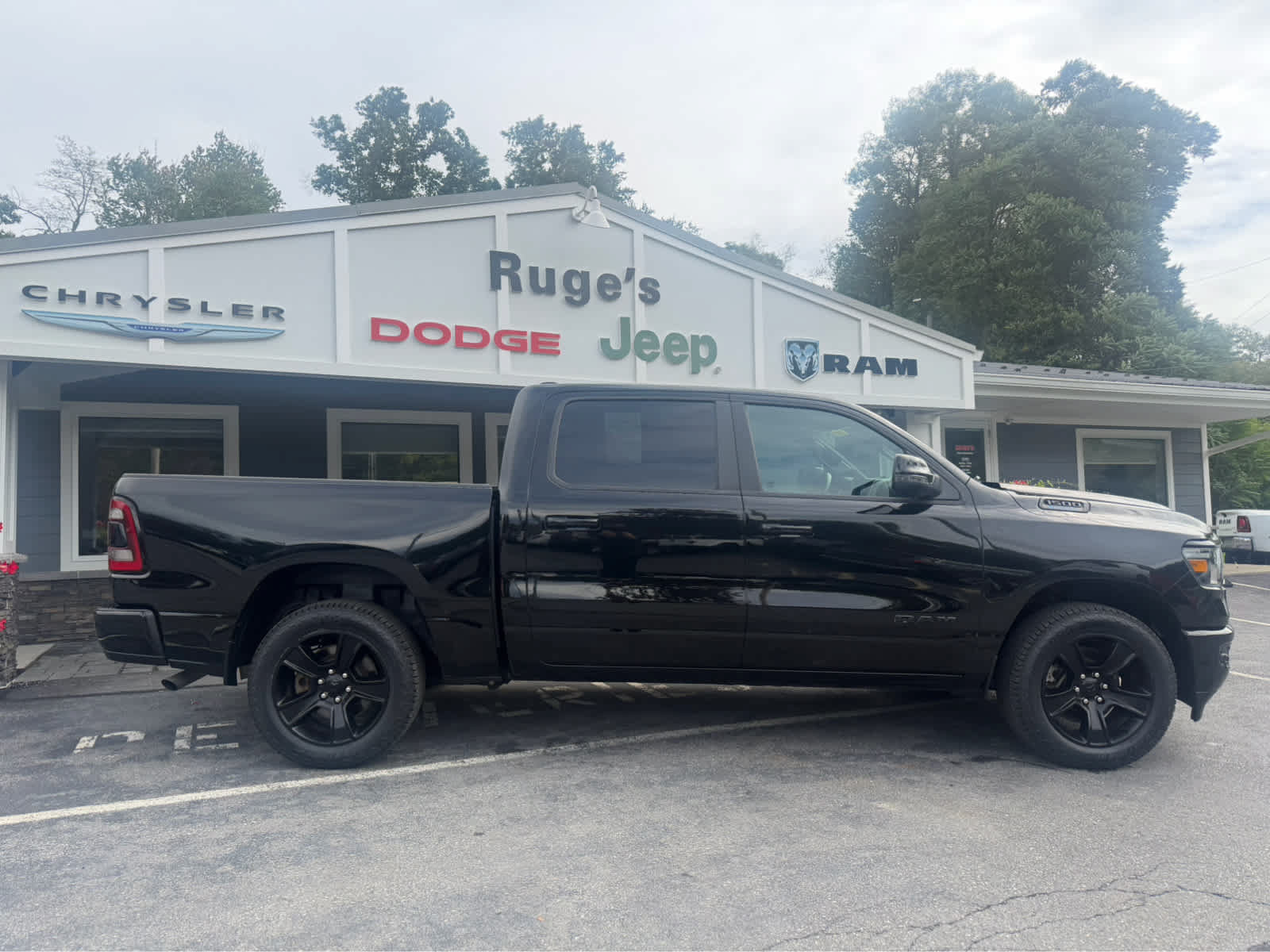 Used 2023 RAM 1500 Big Horn AWD/4WD image 2