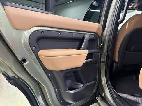 Used 2025 Land Rover Defender 110 S image 26