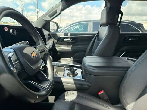 Used 2025 Chevrolet Tahoe LT RWD image 2