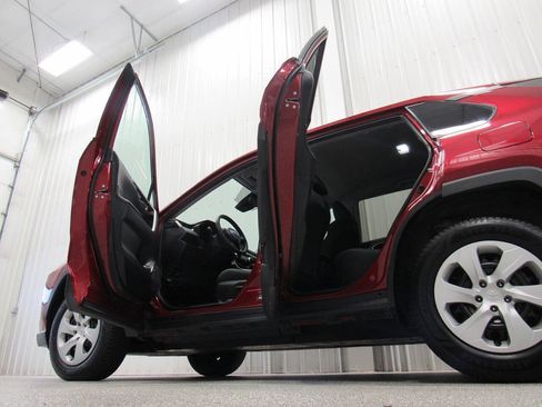 Used 2023 Toyota RAV4 LE AWD/4WD image 15
