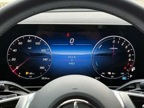 Used 2025 Mercedes-Benz GLC 350e 4MATIC image 32