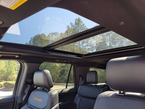 Certified 2025 Ford Expedition Tremor image 26