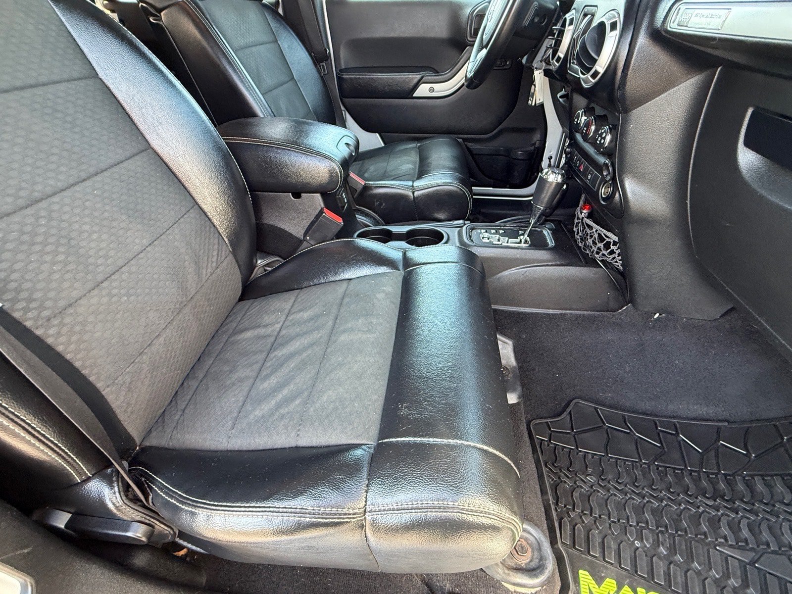 Used 2012 Jeep Wrangler Unlimited Rubicon AWD/4WD image 10