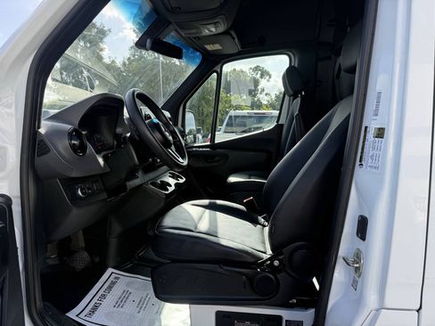 Used 2021 Mercedes-Benz Sprinter 2500 image 7