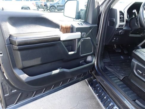 Used 2018 Ford F150 Lariat w/ Equipment Group 502A Luxury AWD/4WD image 17