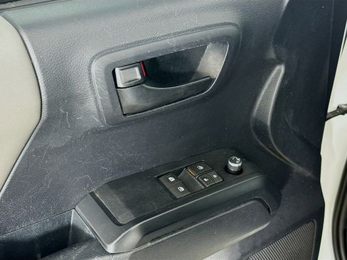 Used 2018 Toyota Tacoma SR w/ SR Convenience Package image 23