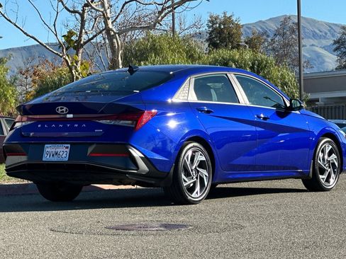 Used 2025 Hyundai Elantra Limited image 4