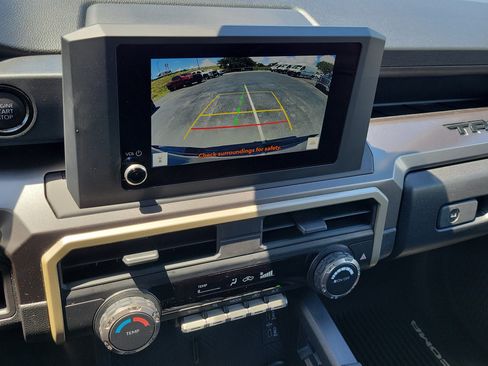 Used 2025 Toyota Tacoma SR5 AWD/4WD image 25