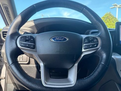 Used 2021 Ford Explorer XLT AWD/4WD image 7