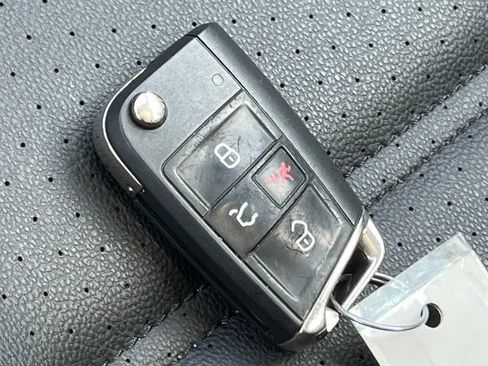 Used 2020 Volkswagen Golf 4-Door FWD image 10