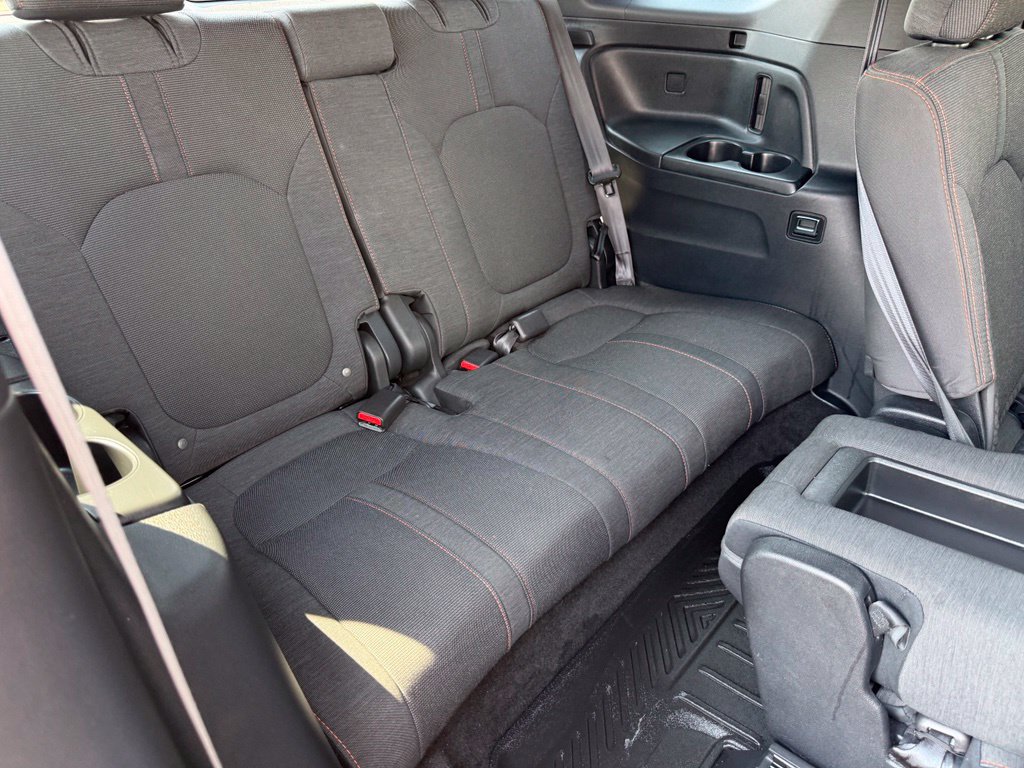Used 2025 Honda Pilot Sport image 13
