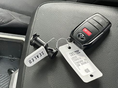 Used 2025 Toyota Tacoma SR AWD/4WD image 30
