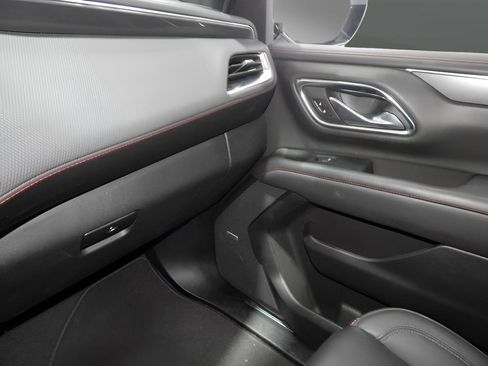 Used 2024 Chevrolet Suburban RST w/ Luxury Package image 24
