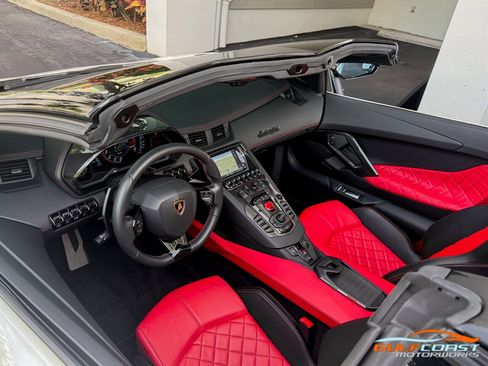 Used 2018 Lamborghini Aventador S image 2