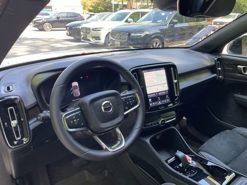 Certified 2023 Volvo C40 P8 Recharge Ultimate w/ Protection Package Premier AWD/4WD image 11
