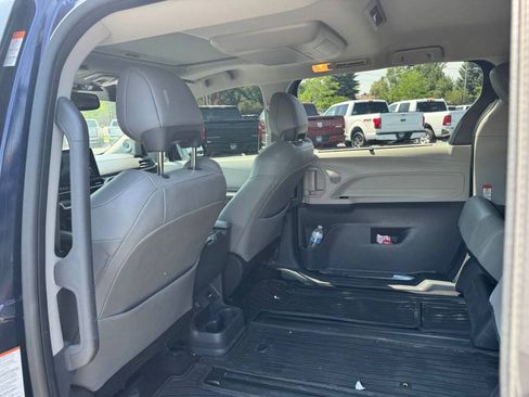 Used 2024 Toyota Sienna XLE w/ XLE Plus Package AWD/4WD image 12