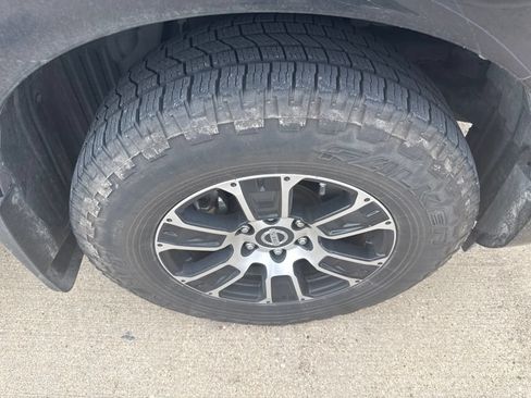 Used 2021 Nissan Titan SV w/ SV Convenience Package RWD image 5