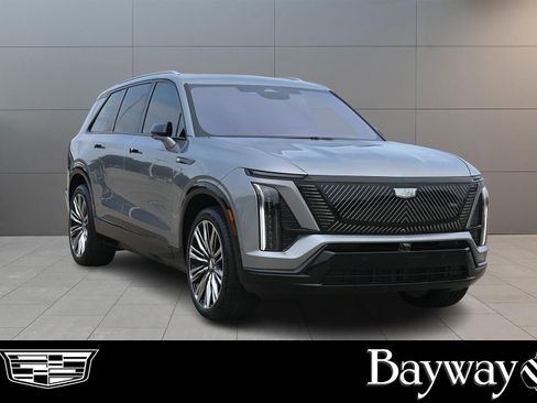 Used 2026 Cadillac Vistiq Premium Luxury w/ LPO, Floor Liner Package AWD/4WD image 3