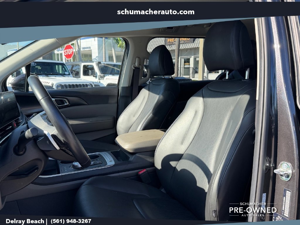 Used 2026 Kia Carnival LXS FWD image 9