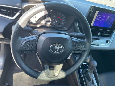 Used 2025 Toyota Corolla LE image 28