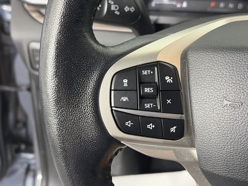 Used 2021 Ford Explorer Limited w/ Equipment Group 301A AWD/4WD image 33