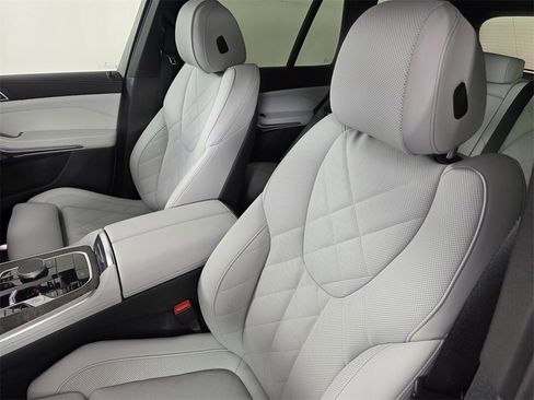 Used 2026 BMW X5 sDrive40i image 11