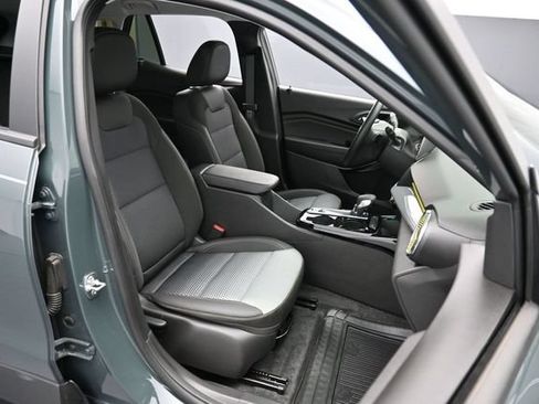 Used 2025 Chevrolet Trax LT w/ Driver Confidence Package FWD image 27