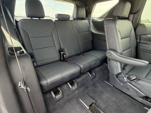 Used 2025 Chevrolet Traverse LT AWD/4WD image 23