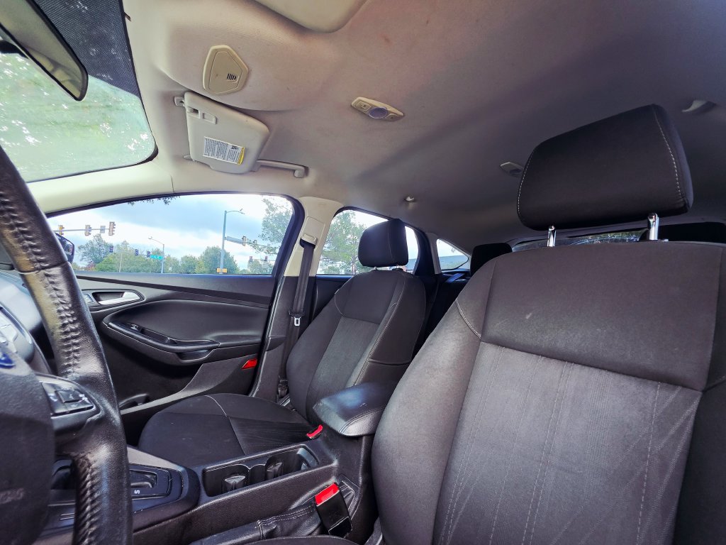 Used 2015 Ford Focus SE w/ SE Sport Package FWD image 32