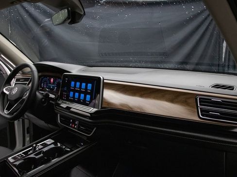 Used 2024 Volkswagen Atlas SE image 15