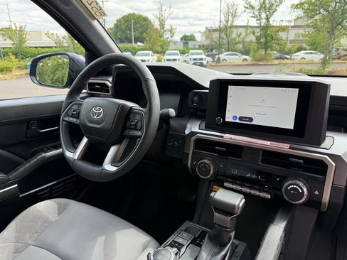Certified 2025 Toyota Tacoma SR5 AWD/4WD image 21