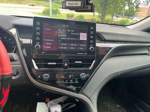 Used 2022 Toyota Camry XSE FWD image 8