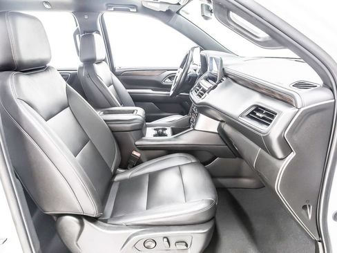 Used 2022 Chevrolet Suburban LT RWD image 32
