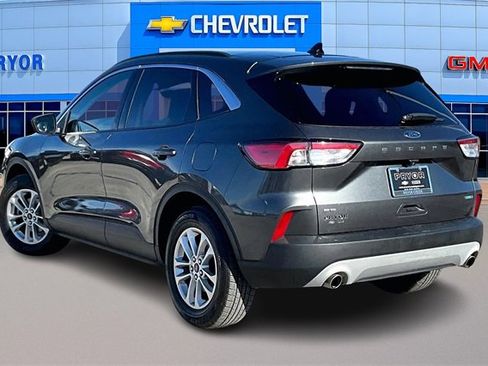 Used 2020 Ford Escape SE image 4